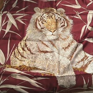 💯Authentic Salvatore Ferragamo Tiger Floral Print Silk Scarf